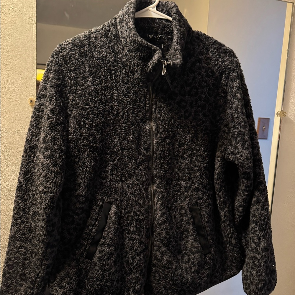 Torrid Cozy Black and Gray Leopard Fleece half size 00 (medium/large)